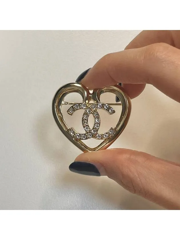 1point CC logo heart crystal cubic brooch ABA093