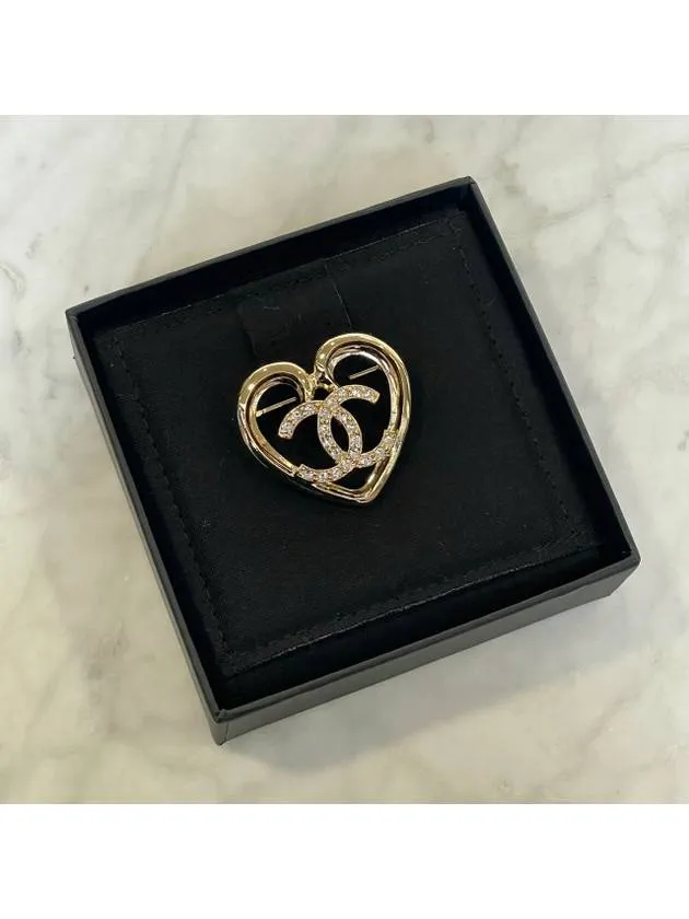 1point CC logo heart crystal cubic brooch ABA093