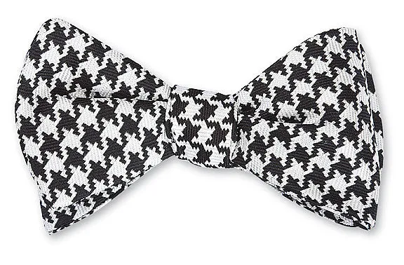 Black/ White Large Houndstooth Bow Tie - B3021