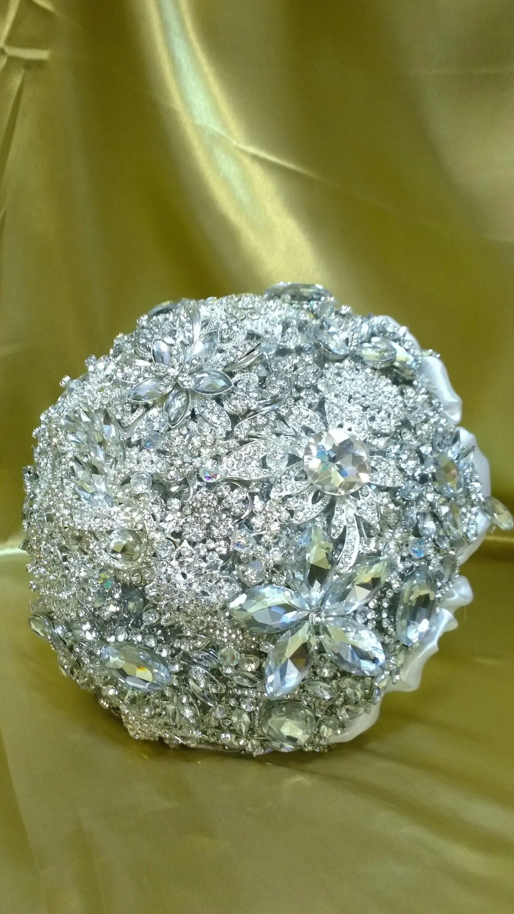 Brooch bouquet, jewel bouquet, Full jeweled bouquets. by Crystal wedding uk