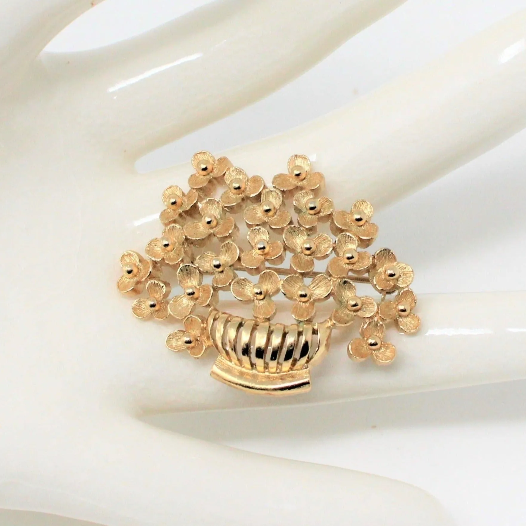 Brooch / Pin, Monet, Flower Basket, Gold Tone, Vintage