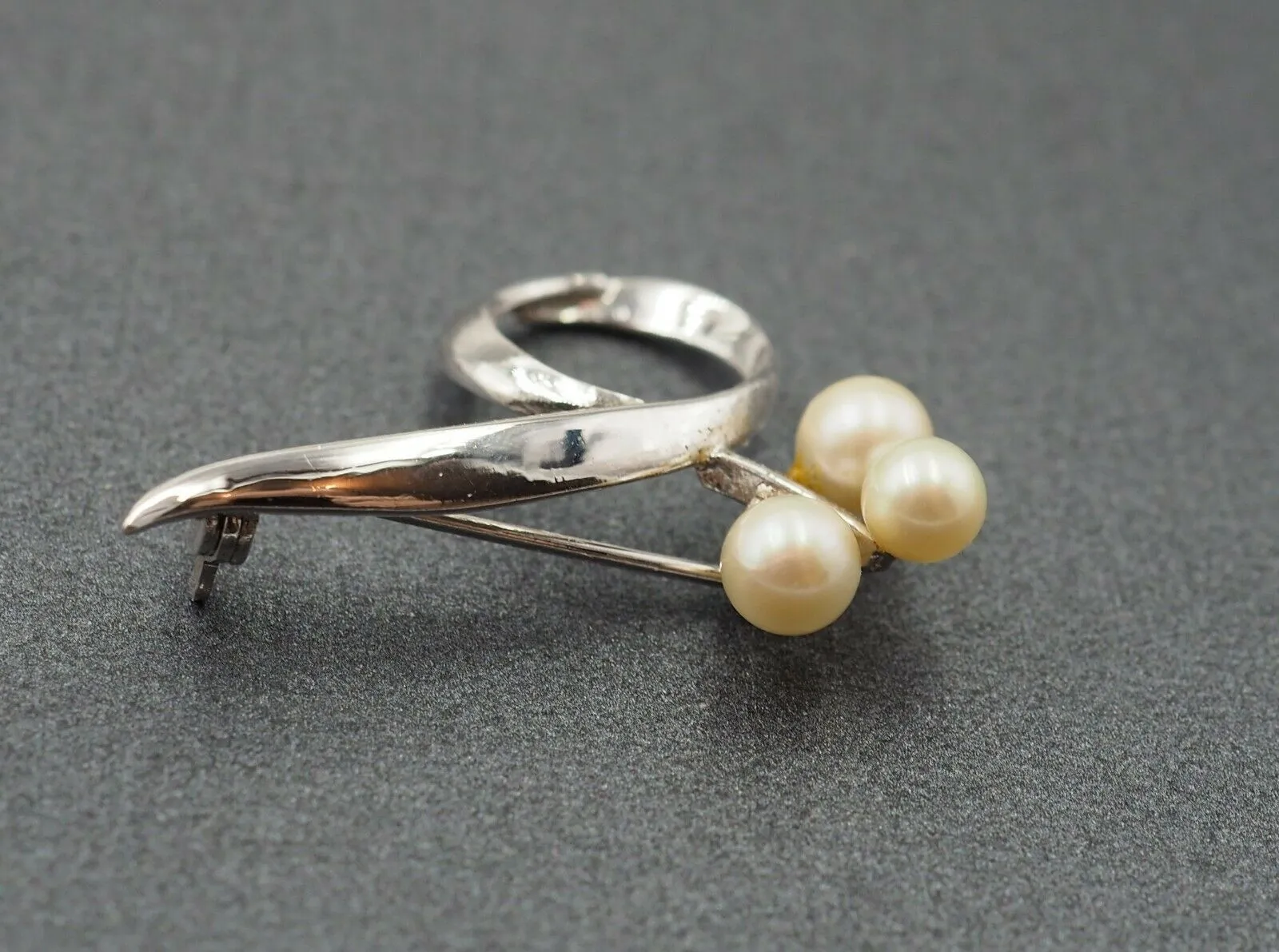 Cultured Pearl Sterling Silver Brooch/Pin