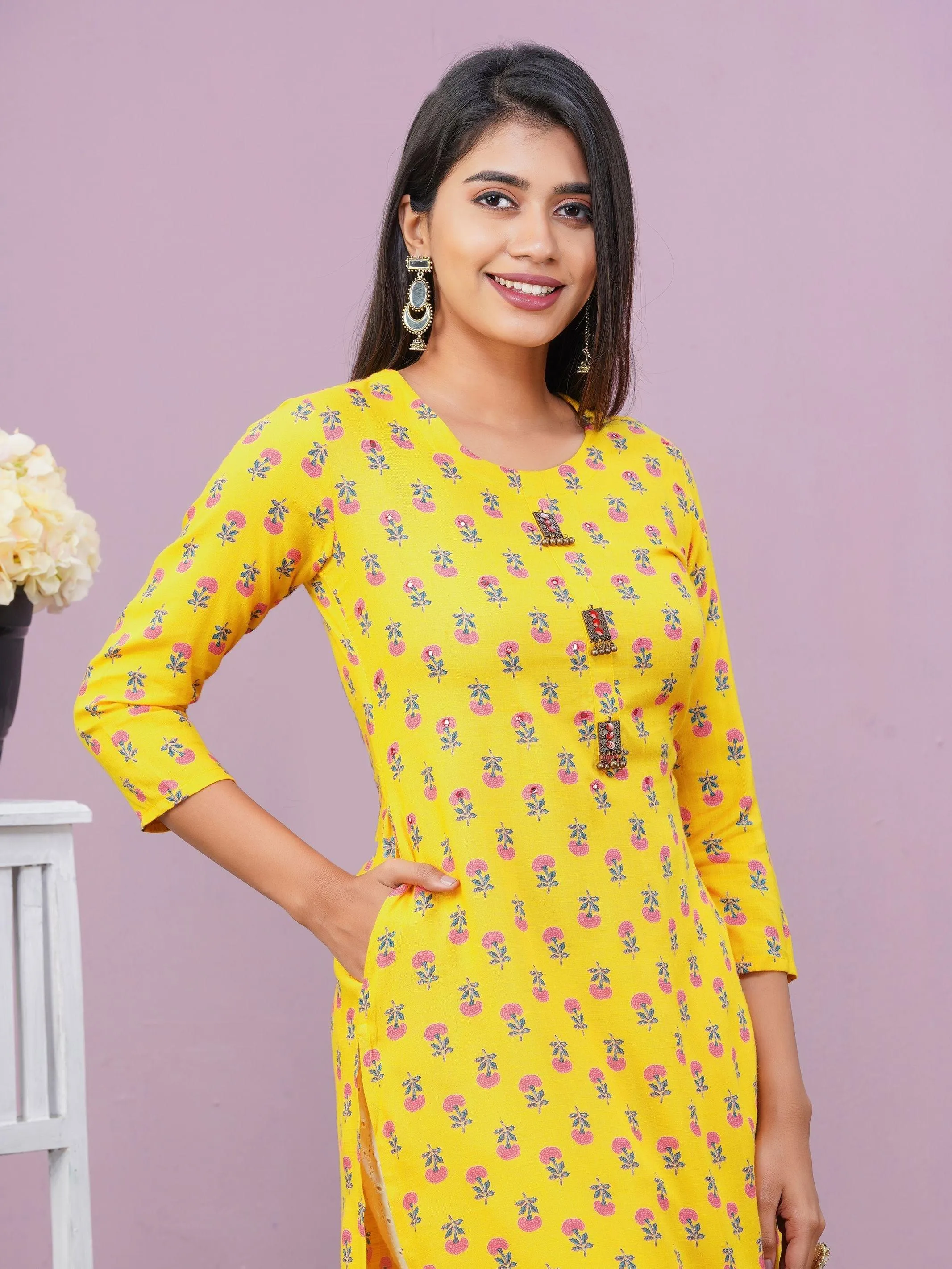 Floral Printed & Ghungroo Brooches Kurti