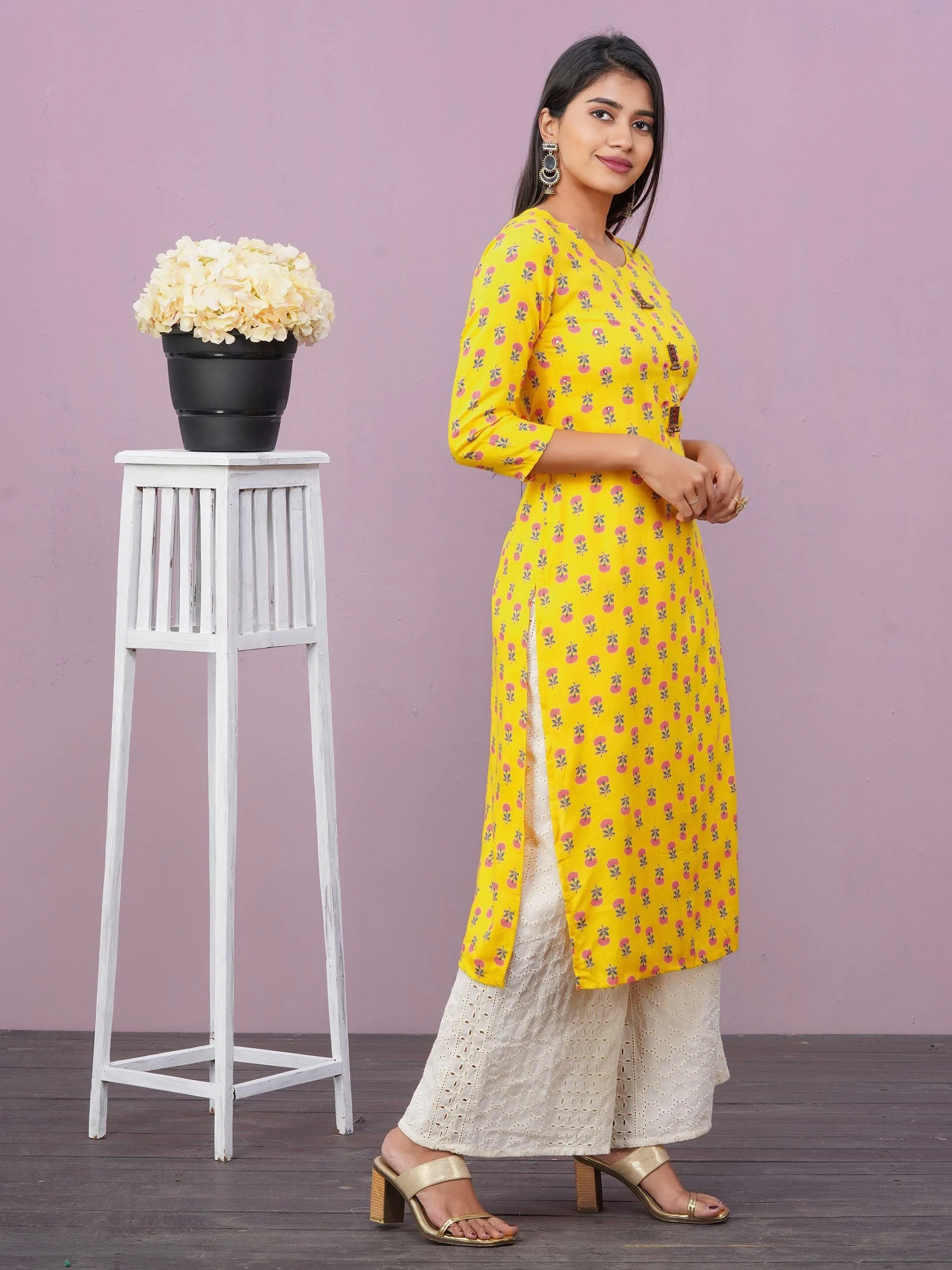 Floral Printed & Ghungroo Brooches Kurti