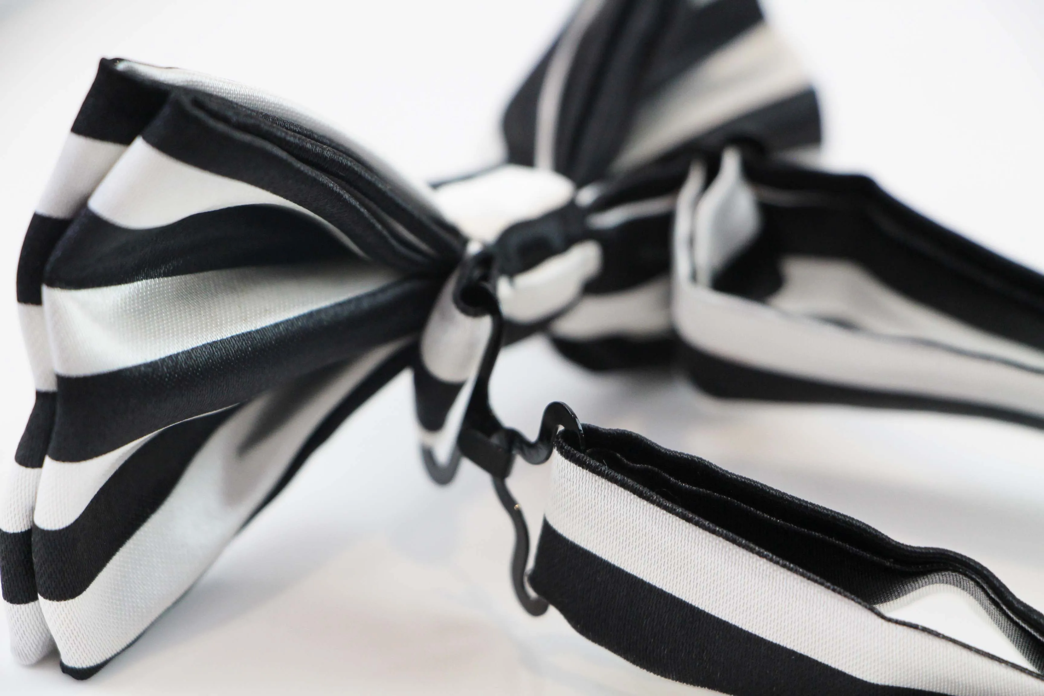 Mens Black & White Thick Horizontal Striped Patterned Bow Tie