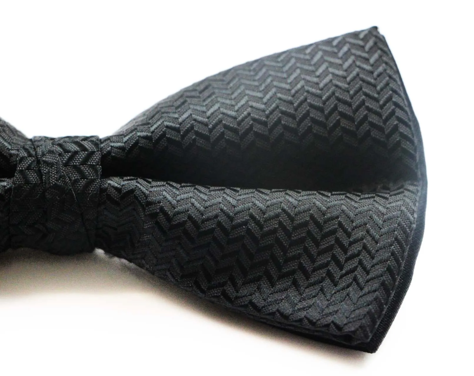 Mens Black Zig Zag Patterned Bow Tie