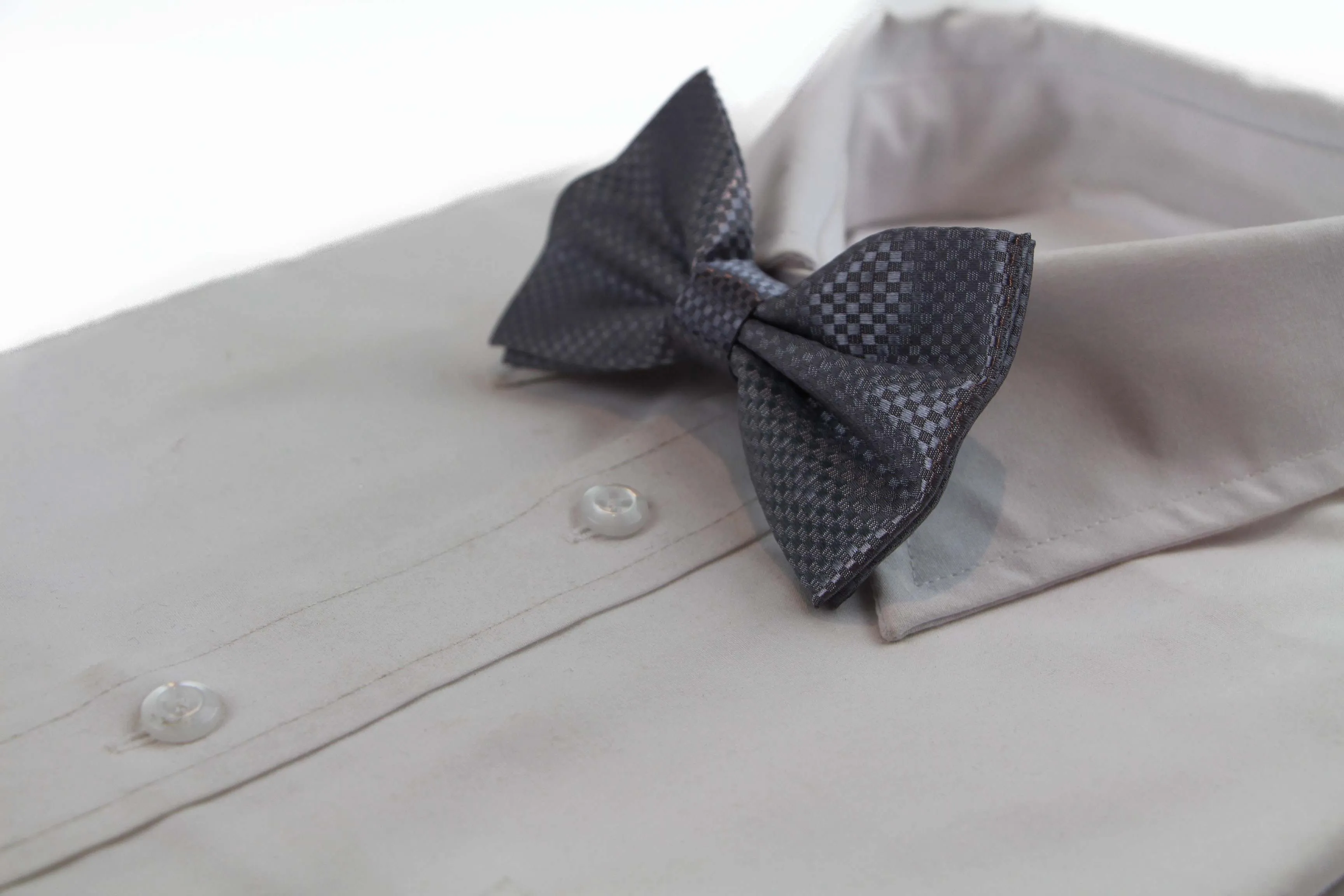 Mens Dark Silver Disco Shine Checkered Patterned Bow Tie