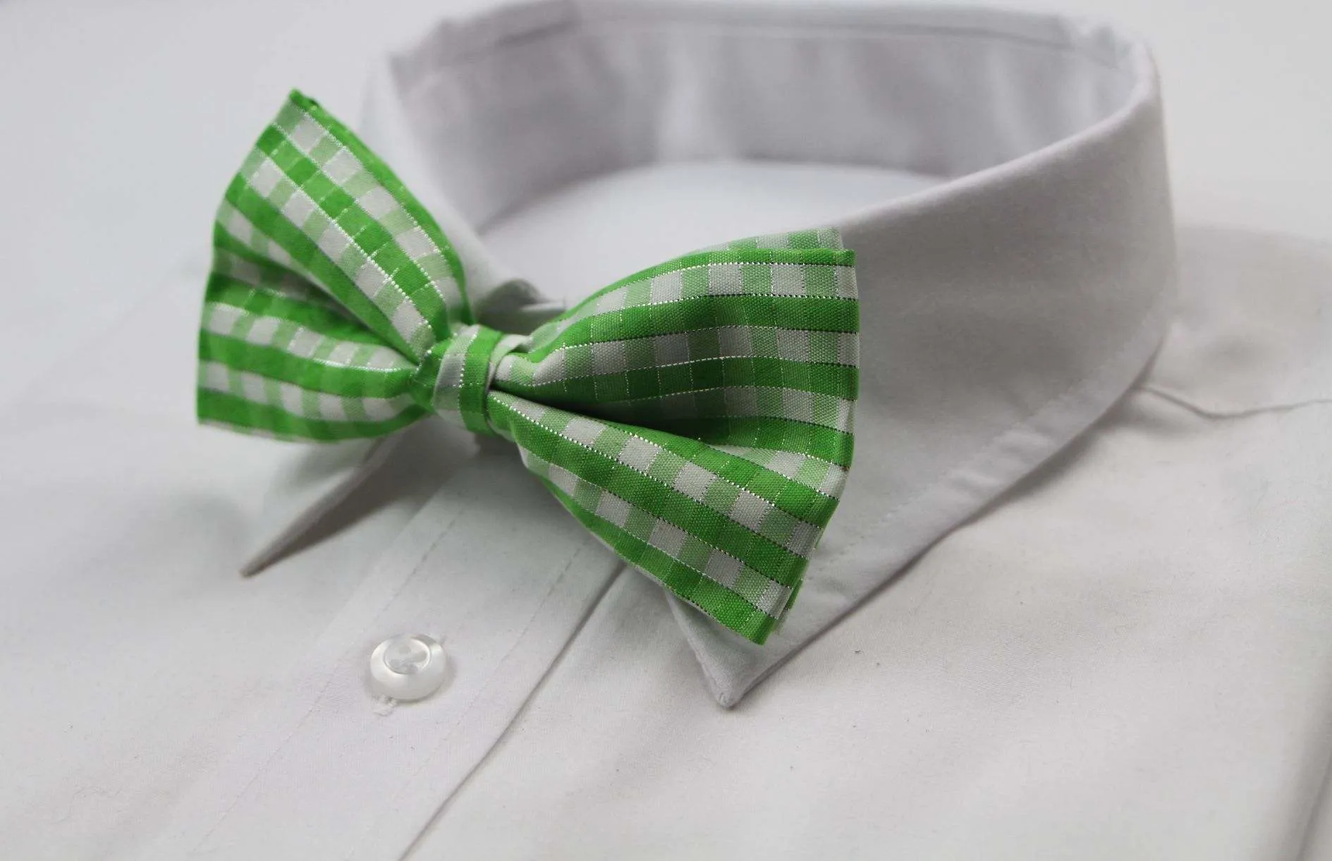 Mens Green & White Plaid Patterned Tinsel Bow Tie