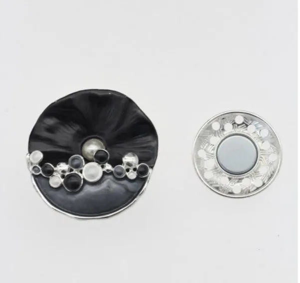 Modern pearl magnetic brooches