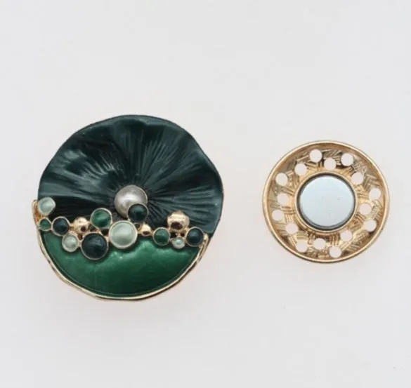 Modern pearl magnetic brooches