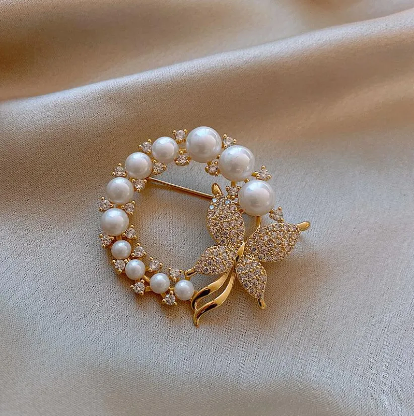 XSB083 - Elegant Pearl Saree Brooch