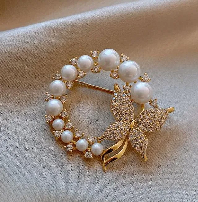 XSB083 - Elegant Pearl Saree Brooch